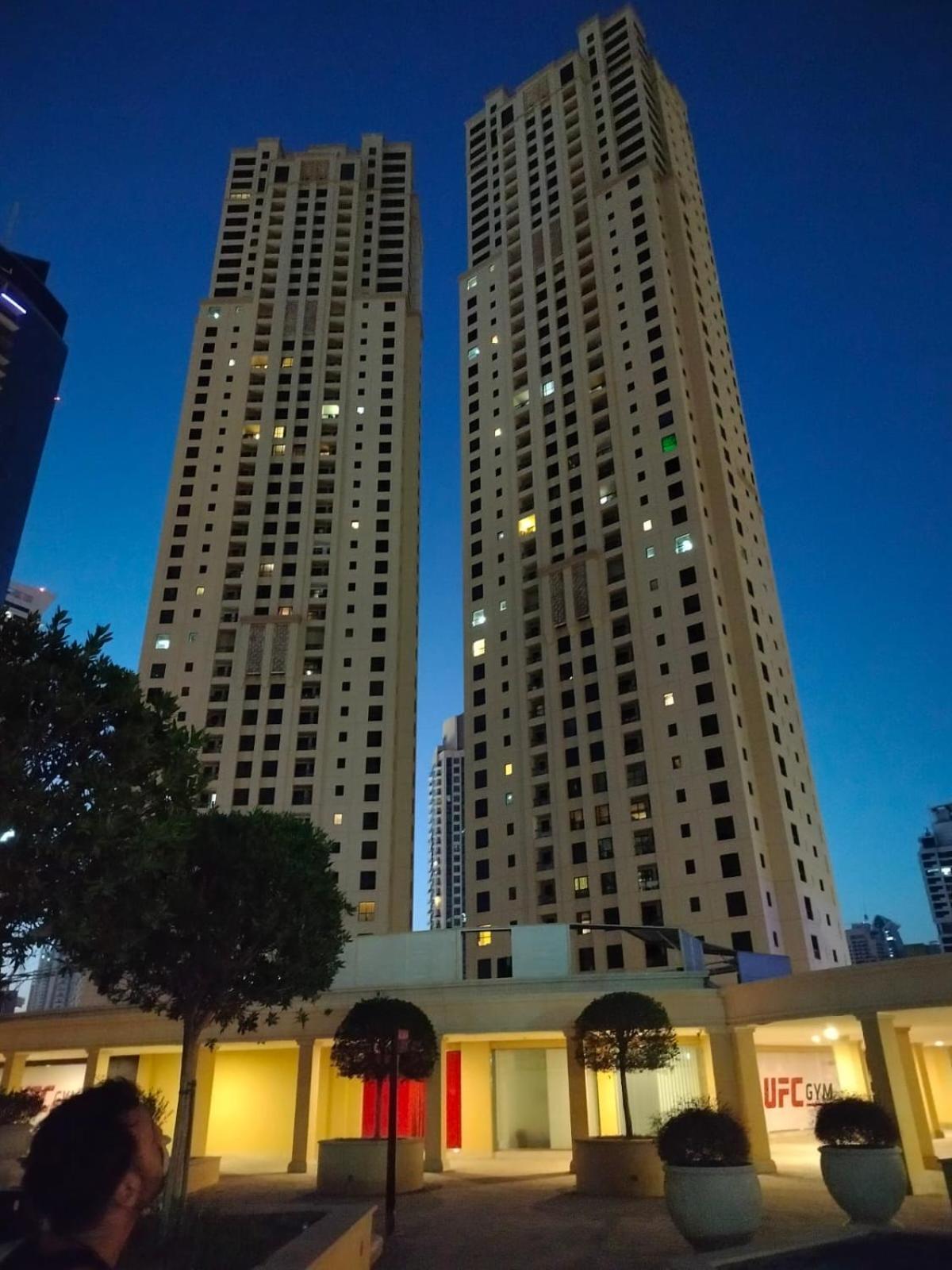 Sansa's Beach Hostel Dubai Exterior foto